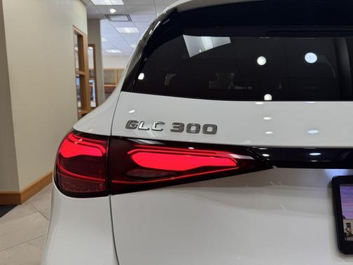 Polar White 2025 Mercedes-Benz GLC 300 Base