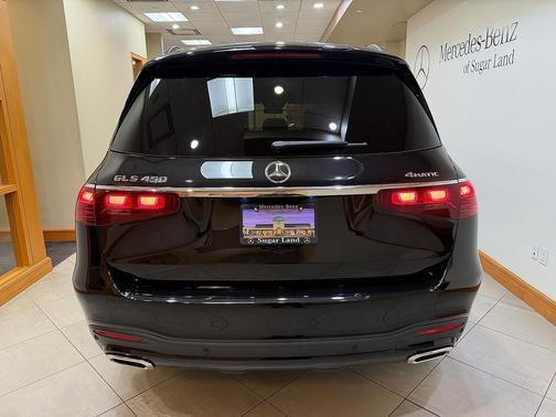 Obsidian Black Metallic 2026 Mercedes-Benz GLS 450 4MATIC