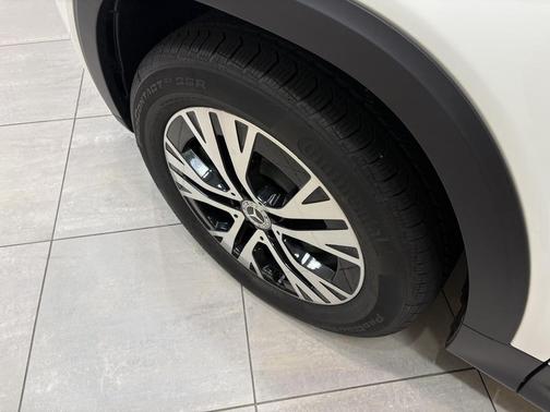 Polar White 2026 Mercedes-Benz GLB 250 Base