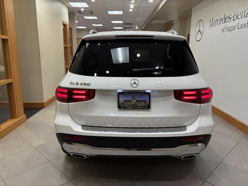 Polar White 2026 Mercedes-Benz GLB 250 Base