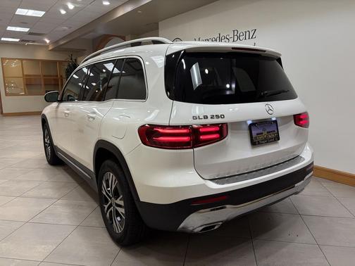 Polar White 2026 Mercedes-Benz GLB 250 Base