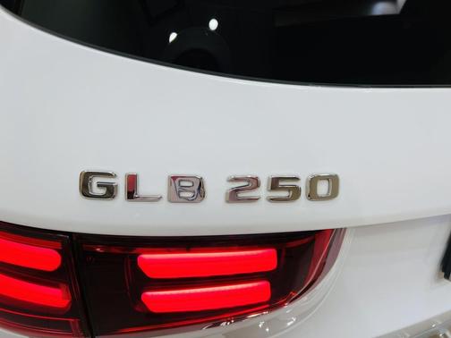 2025 Mercedes-Benz GLB 250 Base
