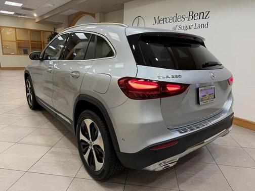 Cirrus Silver Metallic 2025 Mercedes-Benz GLA 250 4MATIC