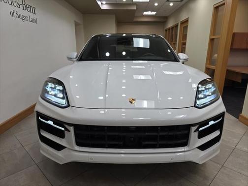 2024 Porsche Cayenne Base (Tiptronic)