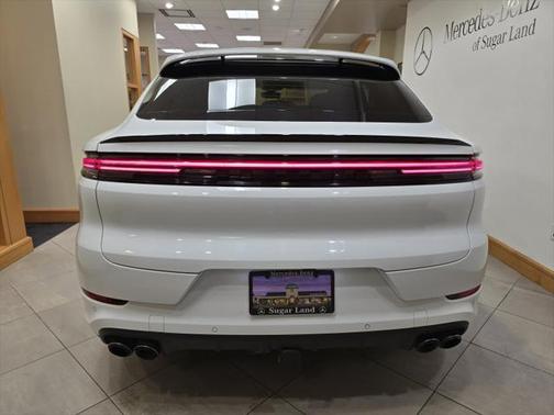 2024 Porsche Cayenne Base (Tiptronic)