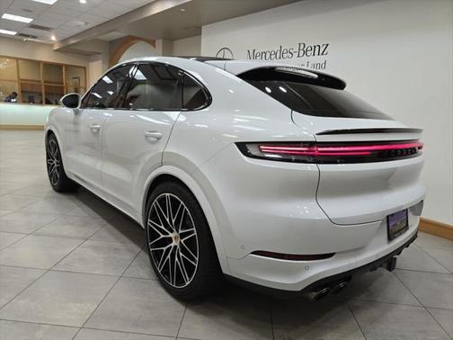 2024 Porsche Cayenne Base (Tiptronic)