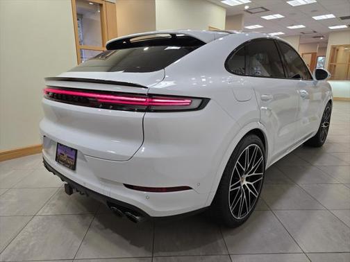 2024 Porsche Cayenne Base (Tiptronic)