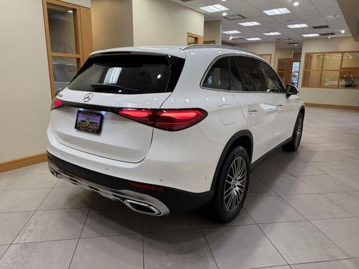 Polar White 2025 Mercedes-Benz GLC 300 Base
