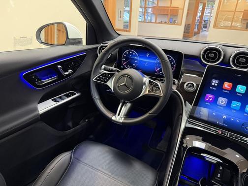 Polar White 2025 Mercedes-Benz GLC 300 Base