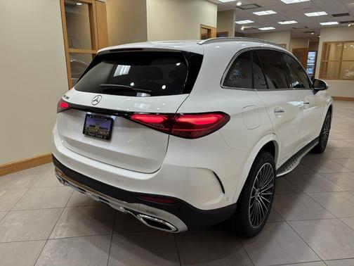 Polar White 2026 Mercedes-Benz GLC 300 Base