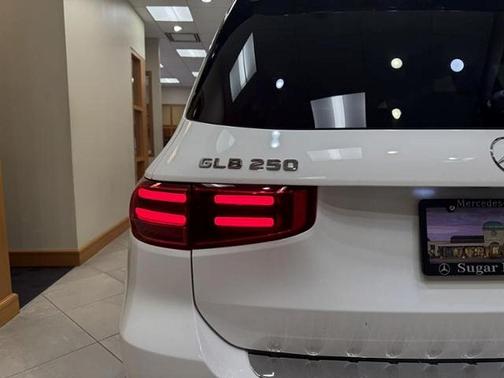 Polar White 2025 Mercedes-Benz GLB 250 Base
