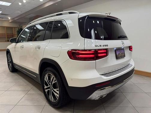 Polar White 2025 Mercedes-Benz GLB 250 Base