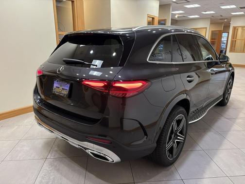 Graphite Grey Metallic 2026 Mercedes-Benz GLC 300 Base