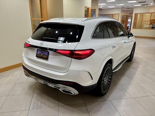 Polar White 2026 Mercedes-Benz GLC 300 Base