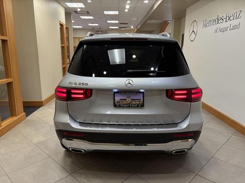 Cirrus Silver Metallic 2026 Mercedes-Benz GLB 250 Base