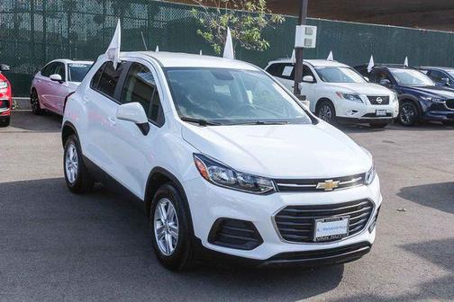 Summit White 2022 Chevrolet Trax LS