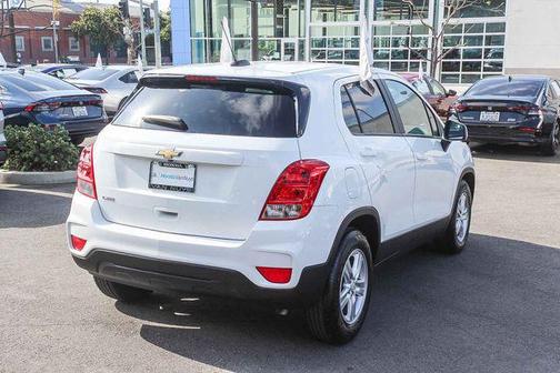 Summit White 2022 Chevrolet Trax LS