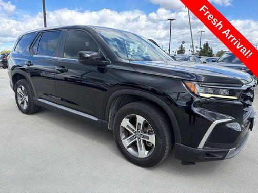 Crystal Black Pearl 2023 Honda Pilot 2WD EX-L 7 Passenger