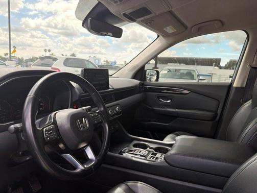 Crystal Black Pearl 2023 Honda Pilot 2WD EX-L 7 Passenger
