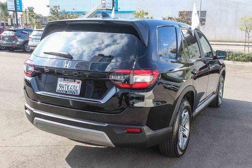 Crystal Black Pearl 2023 Honda Pilot 2WD EX-L 7 Passenger