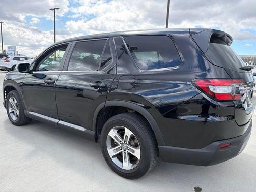 Crystal Black Pearl 2023 Honda Pilot 2WD EX-L 7 Passenger