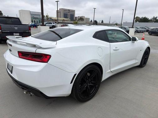 Summit White 2018 Chevrolet Camaro 1SS