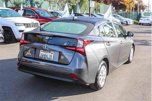 2021 Toyota Prius LE