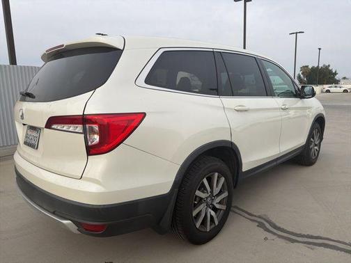 White 2019 Honda Pilot EX