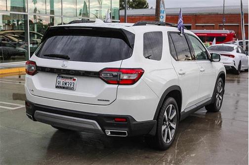 2023 Honda Pilot Touring 8-Passenger