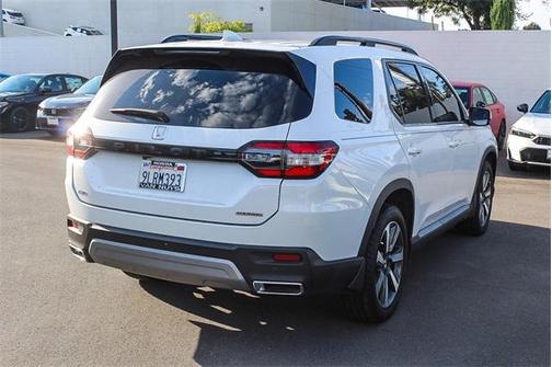 2023 Honda Pilot Touring 8-Passenger