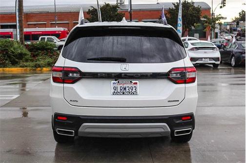 2023 Honda Pilot Touring 8-Passenger