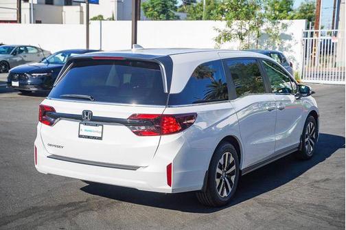 Platinum White Pearl 2027 Honda Odyssey EX-L