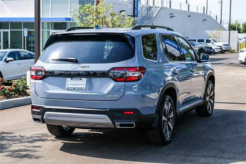 2025 Honda Pilot Touring 8-Passenger