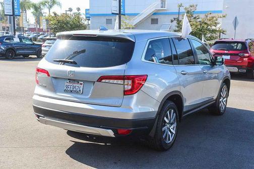 Lunar Silver Metallic 2022 Honda Pilot 2WD EX-L
