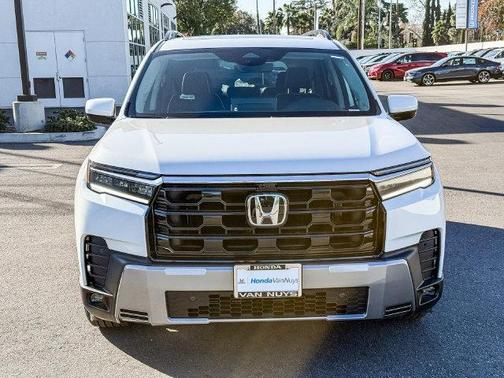 Platinum White Pearl 2026 Honda Pilot Black Edition