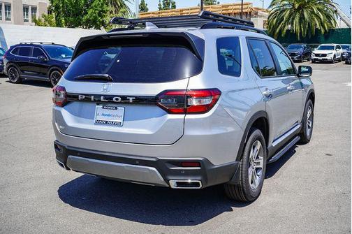 Solar Silver Metallic 2026 Honda Pilot EX-L