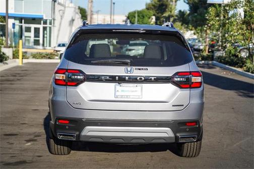 2025 Honda Pilot Touring 8-Passenger
