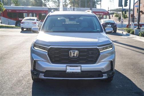 2025 Honda Pilot Touring 8-Passenger
