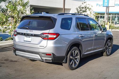 2025 Honda Pilot Touring 8-Passenger