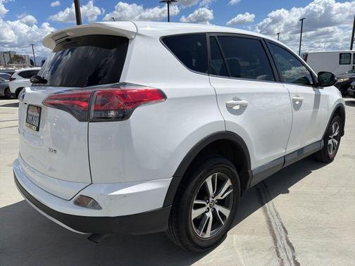 Super White 2018 Toyota RAV4 XLE