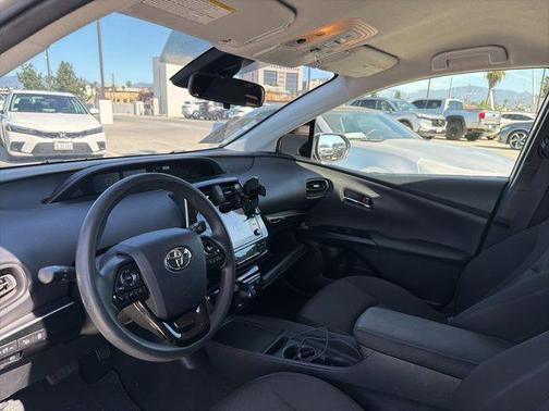 2022 Toyota Prius LE