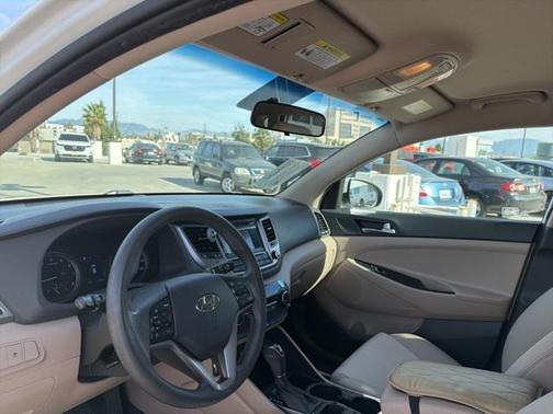 2017 Hyundai TUCSON SE