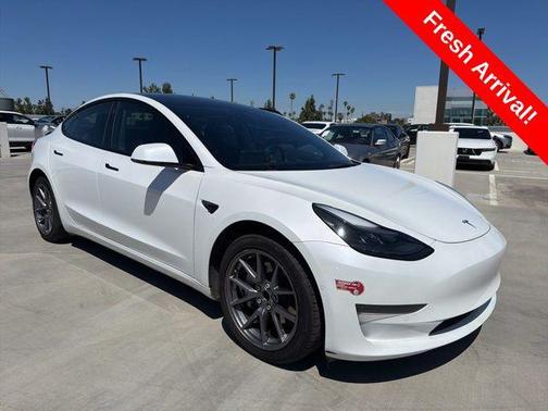 Pearl White Multi-Coat 2022 Tesla Model 3 Standard Range