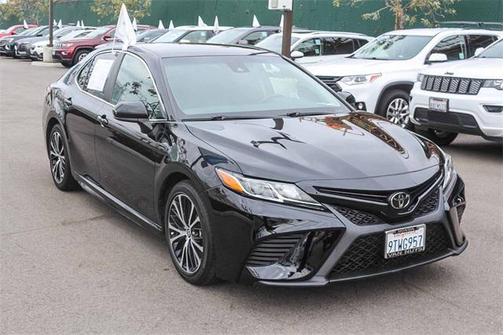 2020 Toyota Camry SE