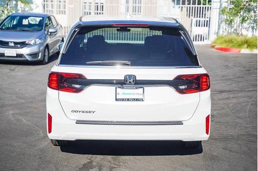Platinum White Pearl 2026 Honda Odyssey EX-L