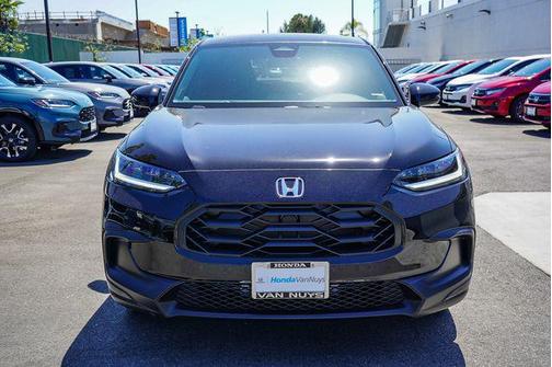 Crystal Black Pearl 2027 Honda HR-V Sport
