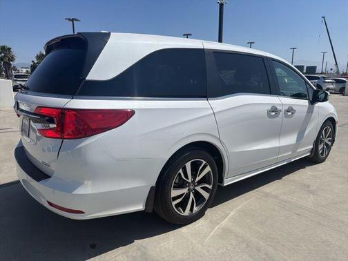 Platinum White Pearl 2024 Honda Odyssey Touring