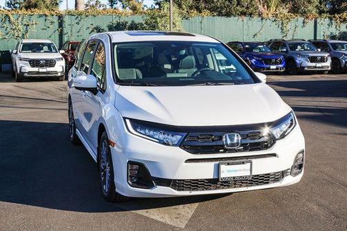 Platinum White Pearl 2026 Honda Odyssey Touring