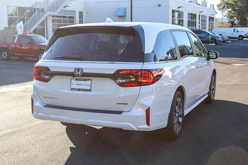 Platinum White Pearl 2026 Honda Odyssey Touring