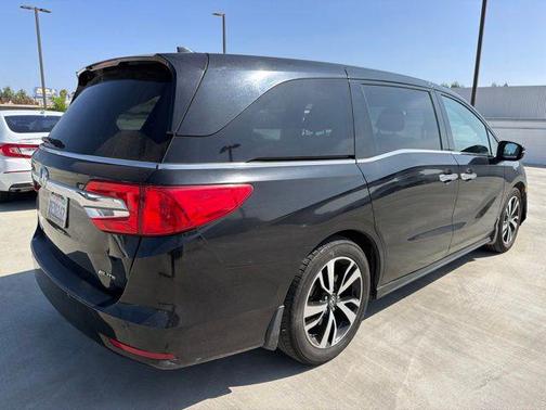 Crystal Black Pearl 2018 Honda Odyssey Elite